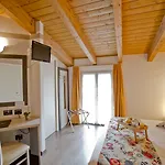 Di Otel Colico
