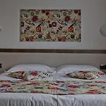 Di Otel