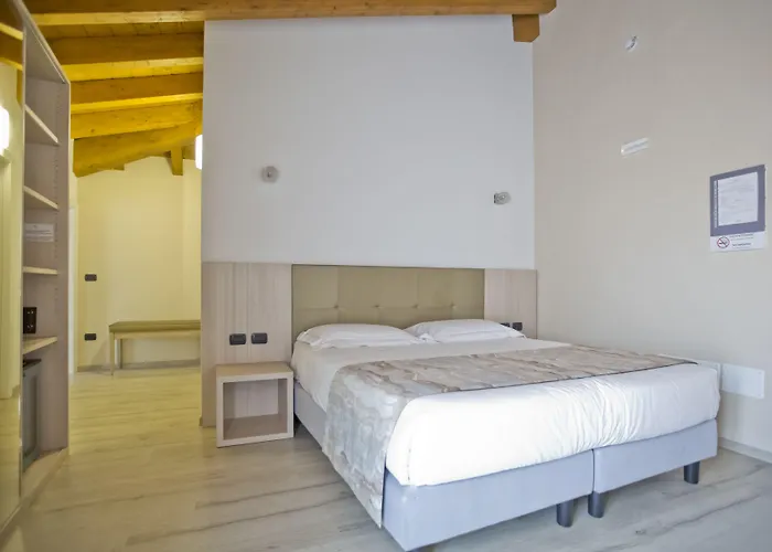 Di Hotel