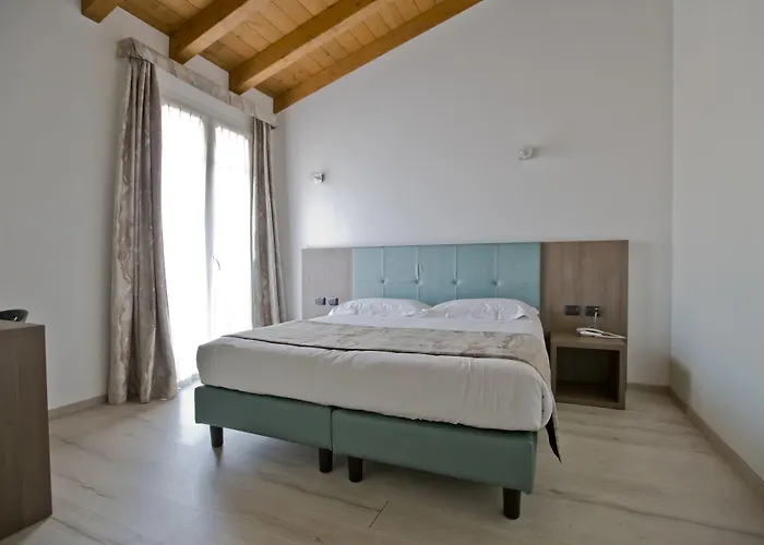 Hotel Di 4*