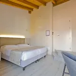 Di Hotel
